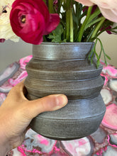 Load image into Gallery viewer, Zig Zag Vase
